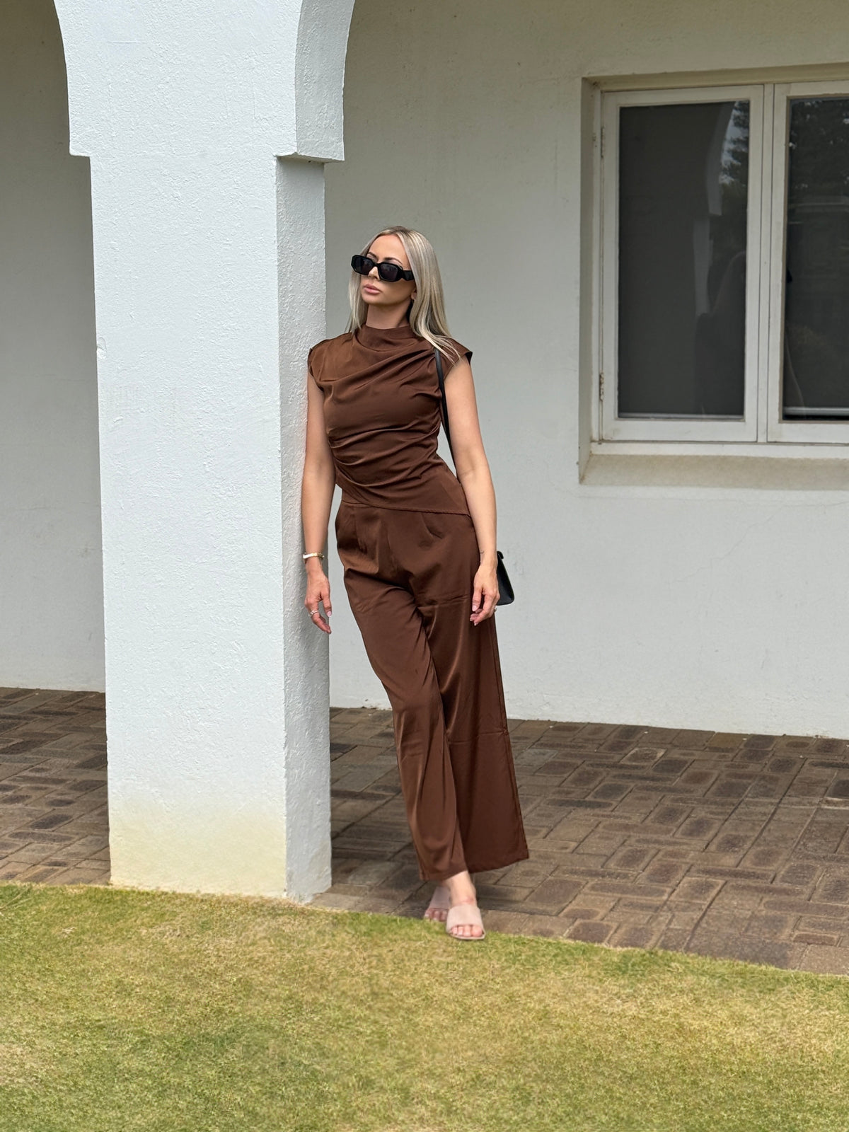 The Séraphine set in chocolate, full-length front view